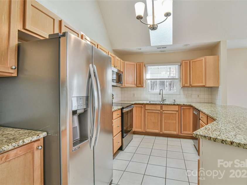 33 Honeycomb Circle, Swannanoa, NC 28778.  MLS# CAR4250614, YatesRealty ID 18915. GRANITE COUNTERTOPS