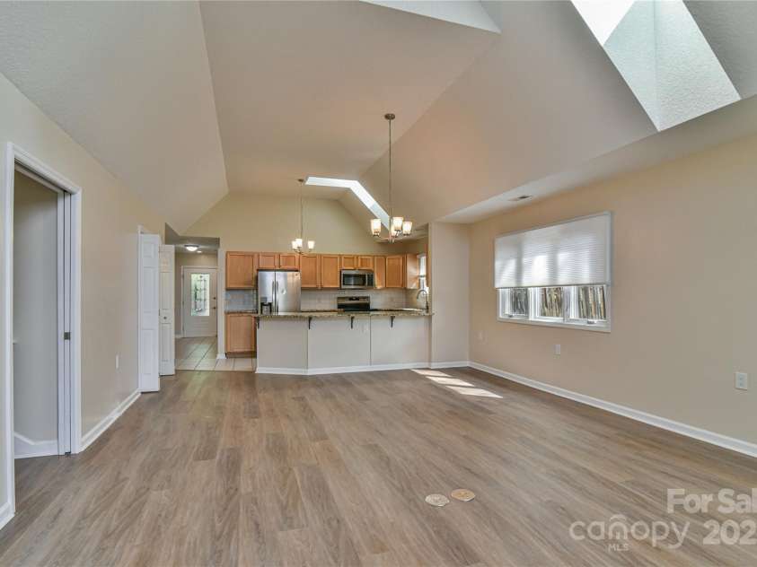 33 Honeycomb Circle, Swannanoa, NC 28778.  MLS# CAR4250614, YatesRealty ID 18915. LUXURY VINYL PLANK FLOORING