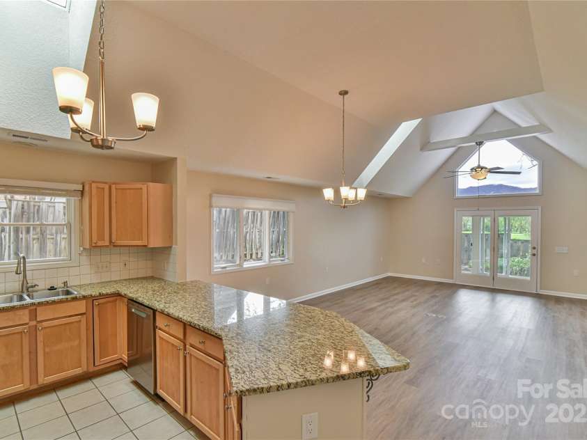 33 Honeycomb Circle, Swannanoa, NC 28778.  MLS# CAR4250614, YatesRealty ID 18915. OPEN AND LIGHT