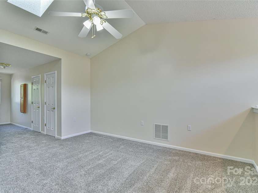 33 Honeycomb Circle, Swannanoa, NC 28778.  MLS# CAR4250614, YatesRealty ID 18915. SPACIOUS UPSTAIRS GETAWAY