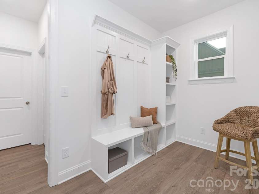7717 Nautical View Drive, Denver, NC 28037.  MLS# CAR4304896, YatesRealty ID 18916. Mud Room
