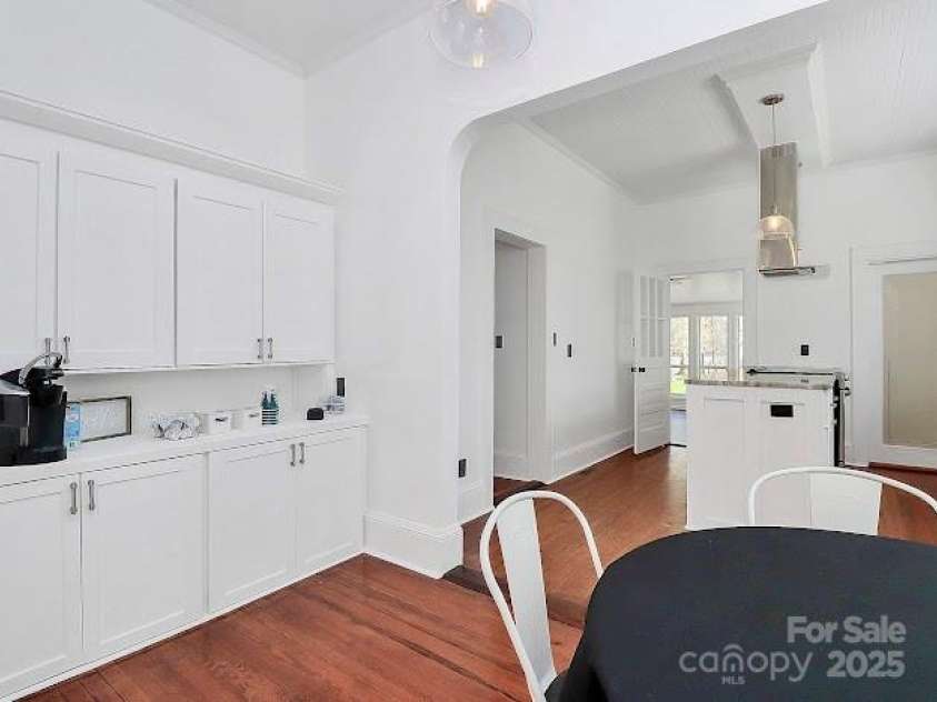 12300 Caldwell Road, Charlotte, NC 28213.  MLS# CAR4268601, YatesRealty ID 18918. Breakfast area