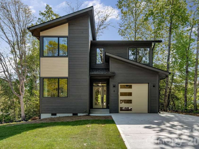 8 Campbell Street, Black Mountain, NC 28711.  MLS# CAR4373682, YatesRealty ID 18919. 