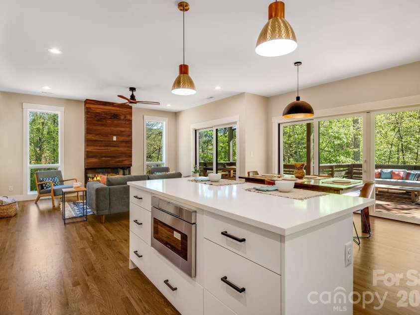 8 Campbell Street, Black Mountain, NC 28711.  MLS# CAR4373682, YatesRealty ID 18919. 