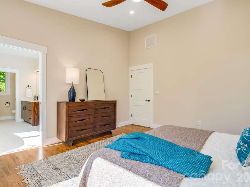 8 Campbell Street, Black Mountain, NC 28711.  MLS# CAR4373682, YatesRealty ID 18919. 