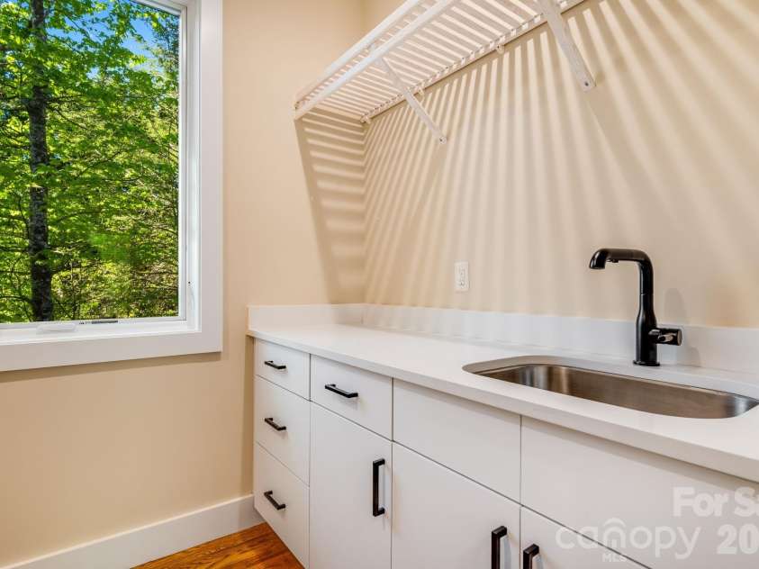 8 Campbell Street, Black Mountain, NC 28711.  MLS# CAR4373682, YatesRealty ID 18919. 