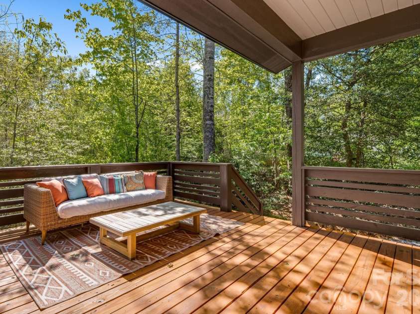 8 Campbell Street, Black Mountain, NC 28711.  MLS# CAR4373682, YatesRealty ID 18919. 