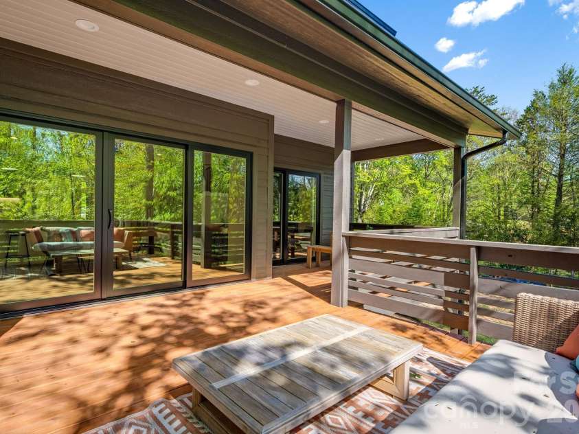 8 Campbell Street, Black Mountain, NC 28711.  MLS# CAR4373682, YatesRealty ID 18919. 