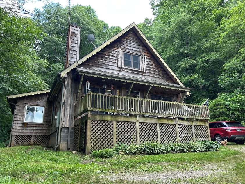 687 Willow Creek Road, Leicester, NC 28748.  MLS# CAR4269664, YatesRealty ID 18921. 