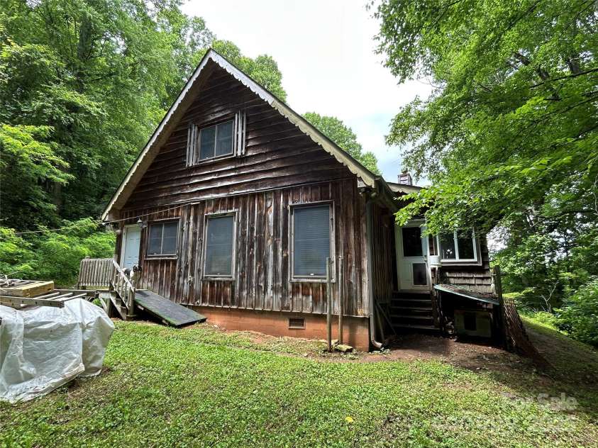 687 Willow Creek Road, Leicester, NC 28748.  MLS# CAR4269664, YatesRealty ID 18921. 