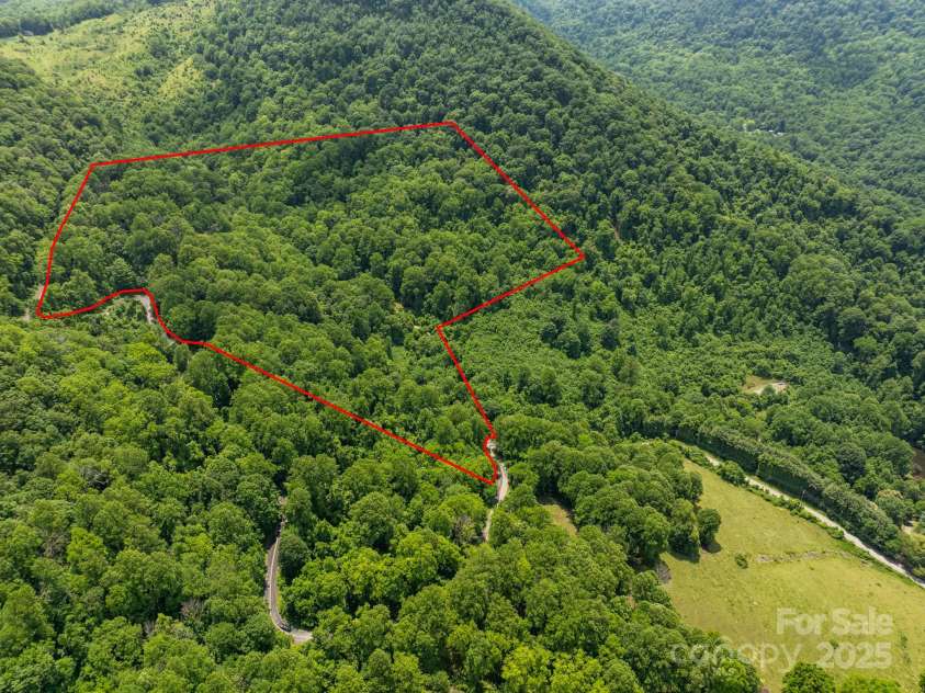 687 Willow Creek Road, Leicester, NC 28748.  MLS# CAR4269664, YatesRealty ID 18921. 