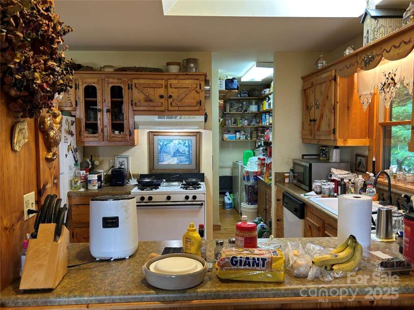 687 Willow Creek Road, Leicester, NC 28748.  MLS# CAR4269664, YatesRealty ID 18921. Kitchen