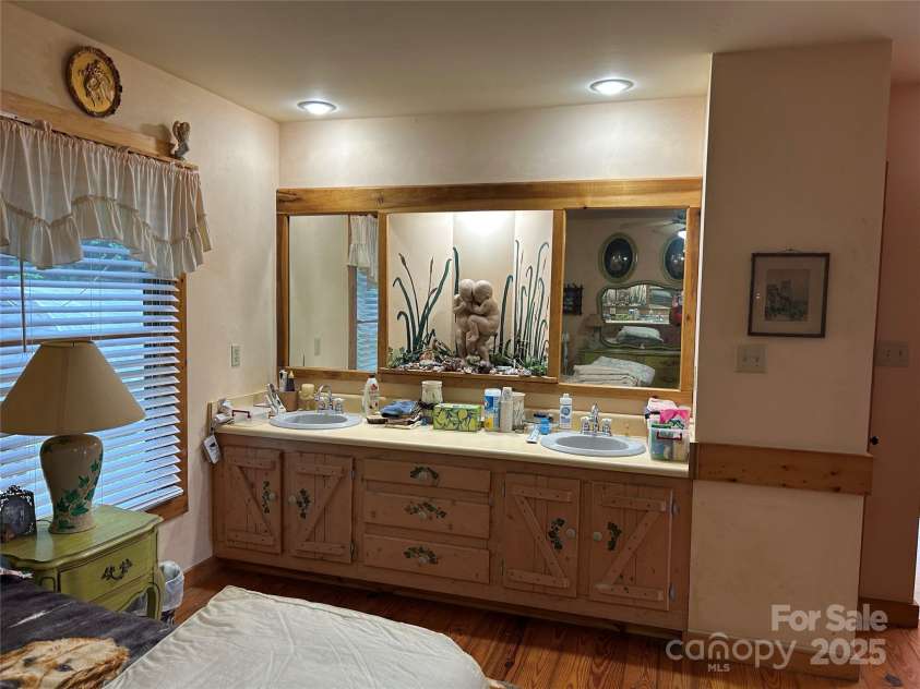 687 Willow Creek Road, Leicester, NC 28748.  MLS# CAR4269664, YatesRealty ID 18921. Primary Bedroom