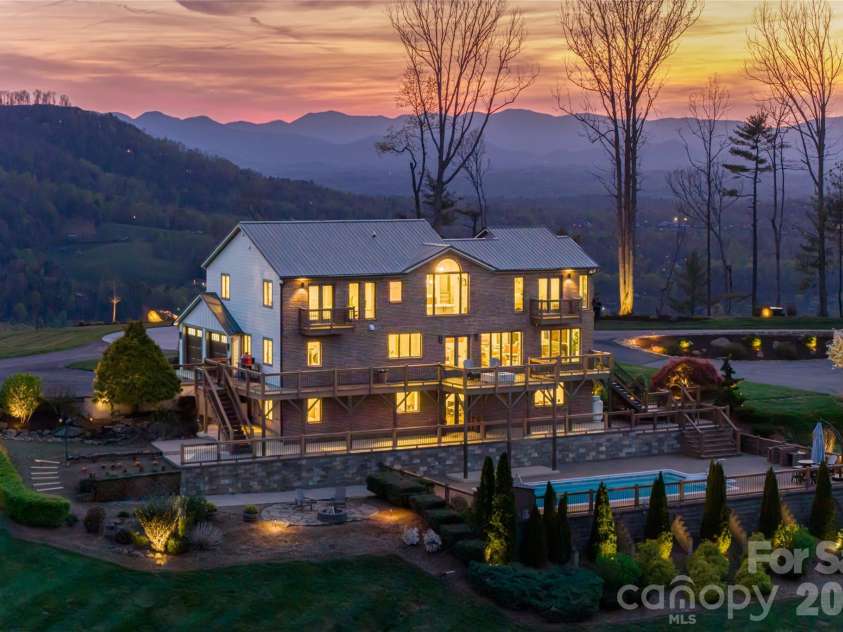 83 Cozy Mountain Lane, Weaverville, NC 28787.  MLS# CAR4368940, YatesRealty ID 18921. 
