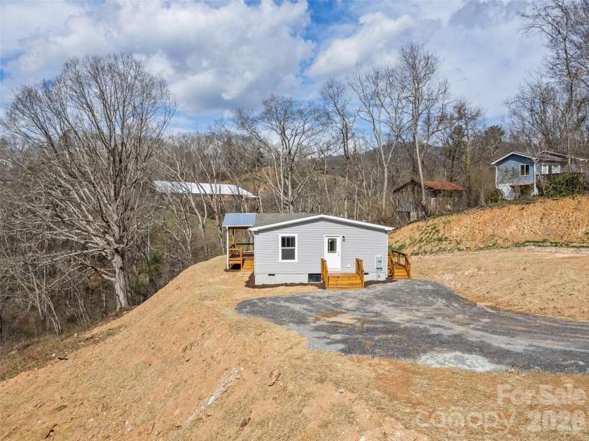 101 Geiranger Drive, Clyde, NC 28721.  MLS# CAR4355802, YatesRealty ID 18923. 