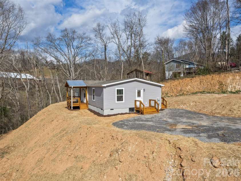 101 Geiranger Drive, Clyde, NC 28721.  MLS# CAR4355802, YatesRealty ID 18923. 