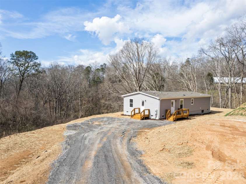 101 Geiranger Drive, Clyde, NC 28721.  MLS# CAR4355802, YatesRealty ID 18923. 