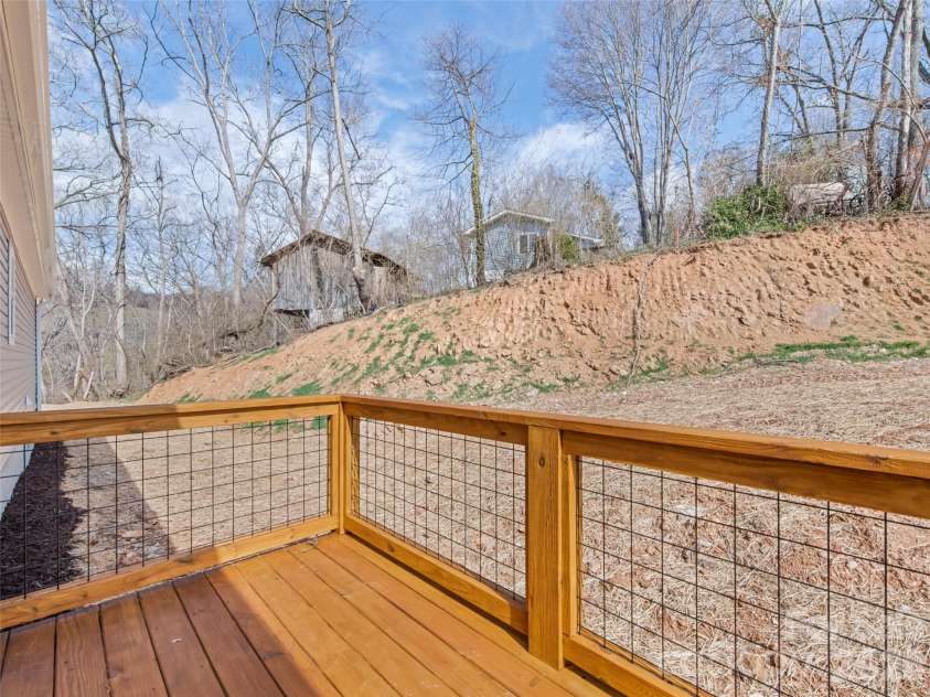 101 Geiranger Drive, Clyde, NC 28721.  MLS# CAR4355802, YatesRealty ID 18923. 