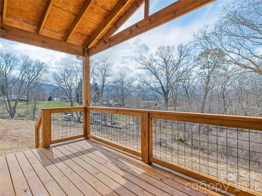 101 Geiranger Drive, Clyde, NC 28721.  MLS# CAR4355802, YatesRealty ID 18923. 