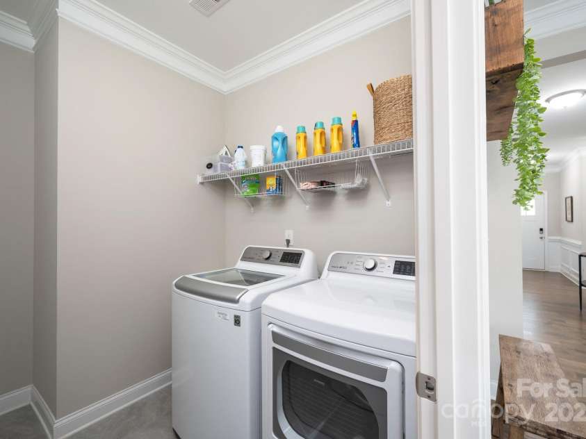 45 Dreambird Drive, Leicester, NC 28748.  MLS# CAR4266636, YatesRealty ID 18923. Main-Level Laundry Room