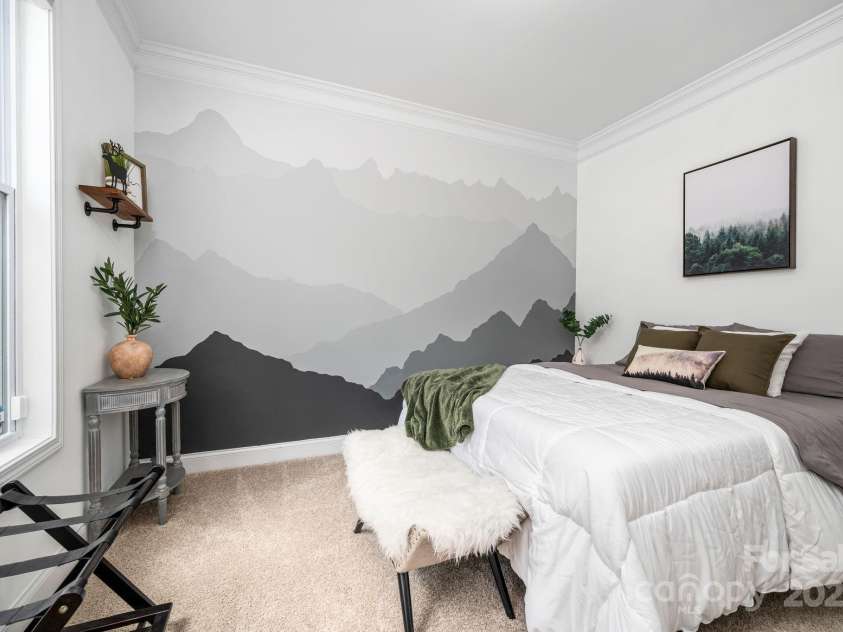45 Dreambird Drive, Leicester, NC 28748.  MLS# CAR4266636, YatesRealty ID 18923. Mountain Mural Guest Room