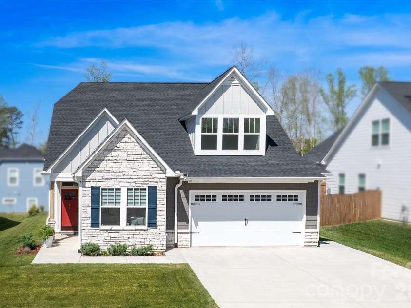 21 Christie Court, Fletcher, NC 28732.  MLS# CAR4371496, YatesRealty ID 18924. 