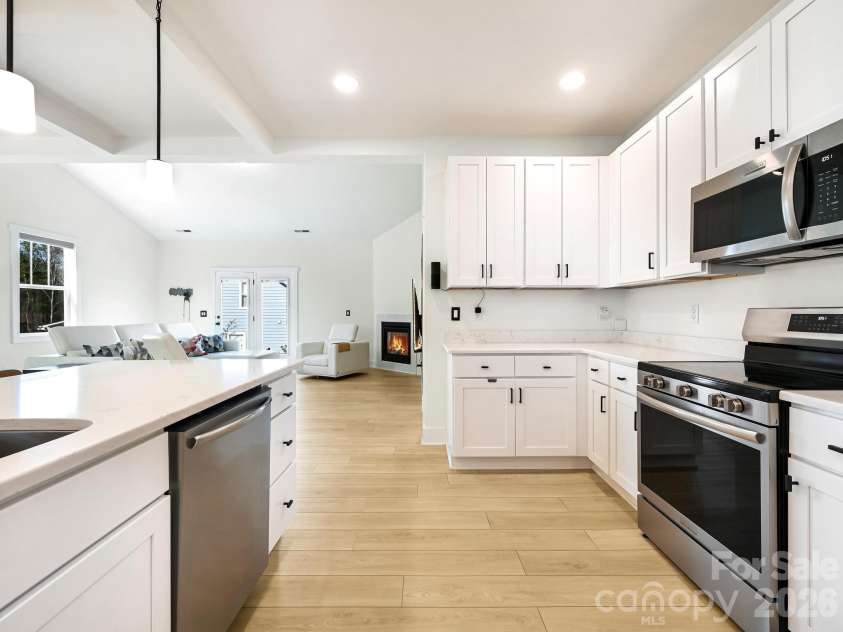 21 Christie Court, Fletcher, NC 28732.  MLS# CAR4371496, YatesRealty ID 18924. Large bright kitchen.