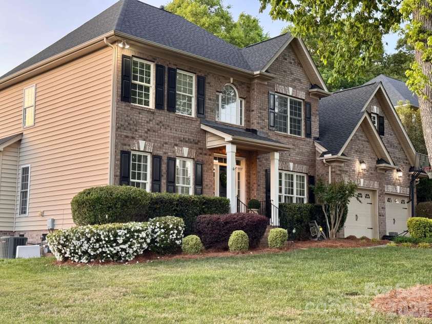5006 Shannamara Drive, Matthews, NC 28104.  MLS# CAR4338291, YatesRealty ID 18925. Exterior