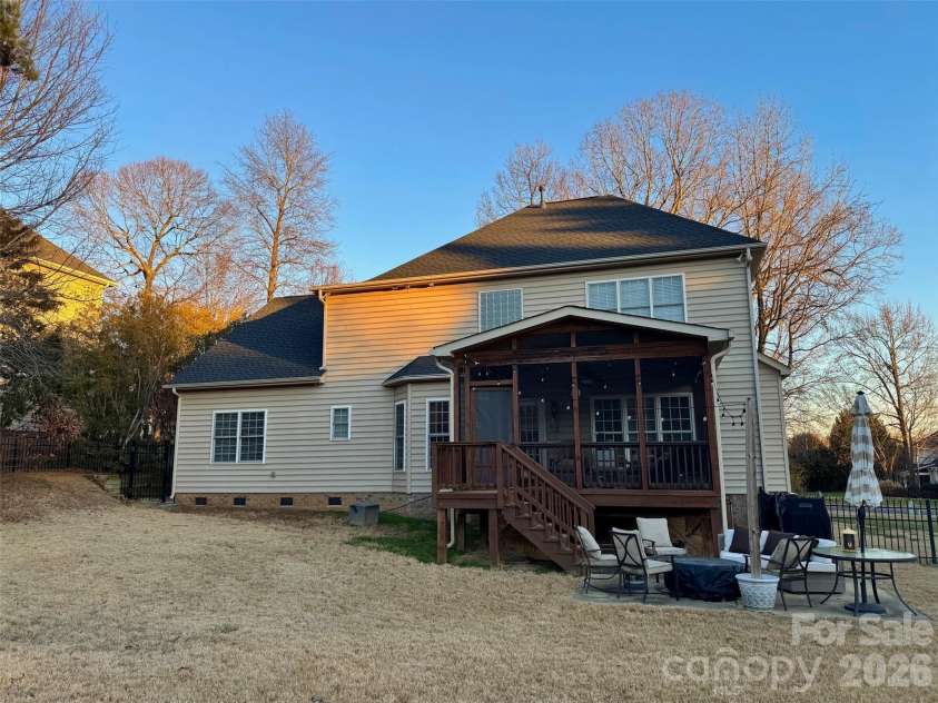 5006 Shannamara Drive, Matthews, NC 28104.  MLS# CAR4338291, YatesRealty ID 18925. Exterior Back
