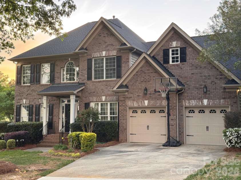 5006 Shannamara Drive, Matthews, NC 28104.  MLS# CAR4338291, YatesRealty ID 18925. Exterior front