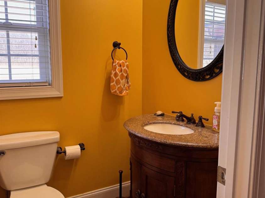5006 Shannamara Drive, Matthews, NC 28104.  MLS# CAR4338291, YatesRealty ID 18925. Main level full bathroom