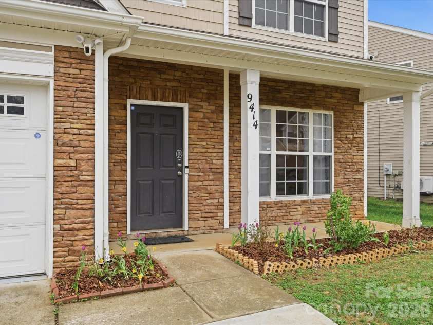 9414 Macquarie Lane, Charlotte, NC 28227.  MLS# CAR4358319, YatesRealty ID 18927. 