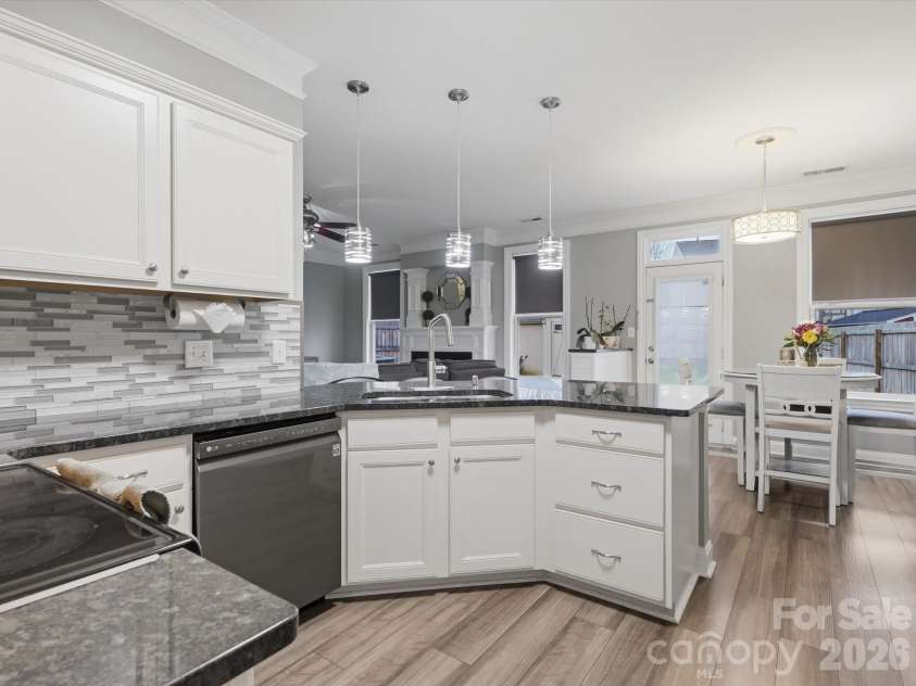 9414 Macquarie Lane, Charlotte, NC 28227.  MLS# CAR4358319, YatesRealty ID 18927. 