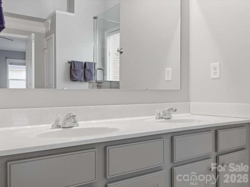 9414 Macquarie Lane, Charlotte, NC 28227.  MLS# CAR4358319, YatesRealty ID 18927. 