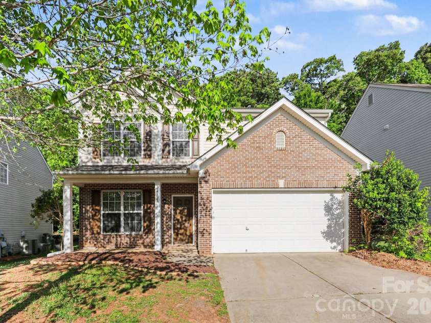 9823 Jeanette Circle, Charlotte, NC 28213.  MLS# CAR4369600, YatesRealty ID 18928. 