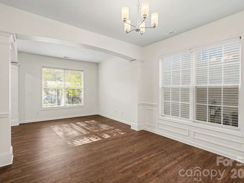 9823 Jeanette Circle, Charlotte, NC 28213.  MLS# CAR4369600, YatesRealty ID 18928. 