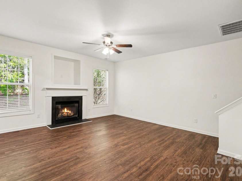 9823 Jeanette Circle, Charlotte, NC 28213.  MLS# CAR4369600, YatesRealty ID 18928. 