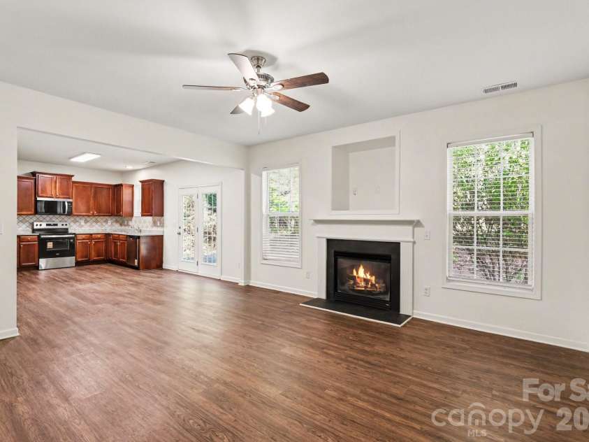 9823 Jeanette Circle, Charlotte, NC 28213.  MLS# CAR4369600, YatesRealty ID 18928. 