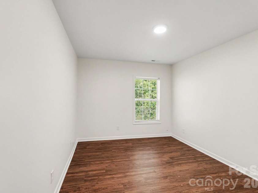 9823 Jeanette Circle, Charlotte, NC 28213.  MLS# CAR4369600, YatesRealty ID 18928. 