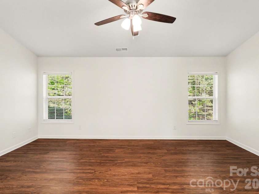 9823 Jeanette Circle, Charlotte, NC 28213.  MLS# CAR4369600, YatesRealty ID 18928. 