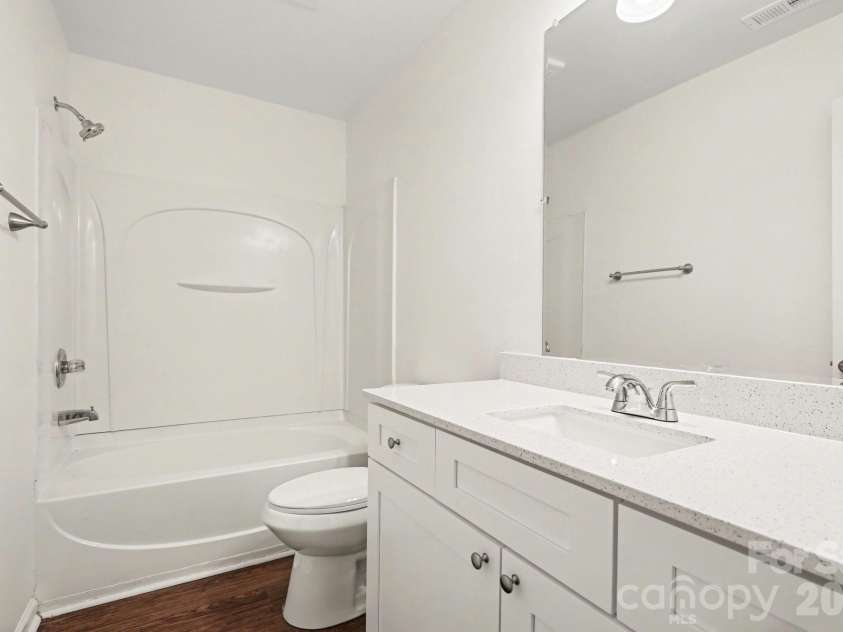 9823 Jeanette Circle, Charlotte, NC 28213.  MLS# CAR4369600, YatesRealty ID 18928. 
