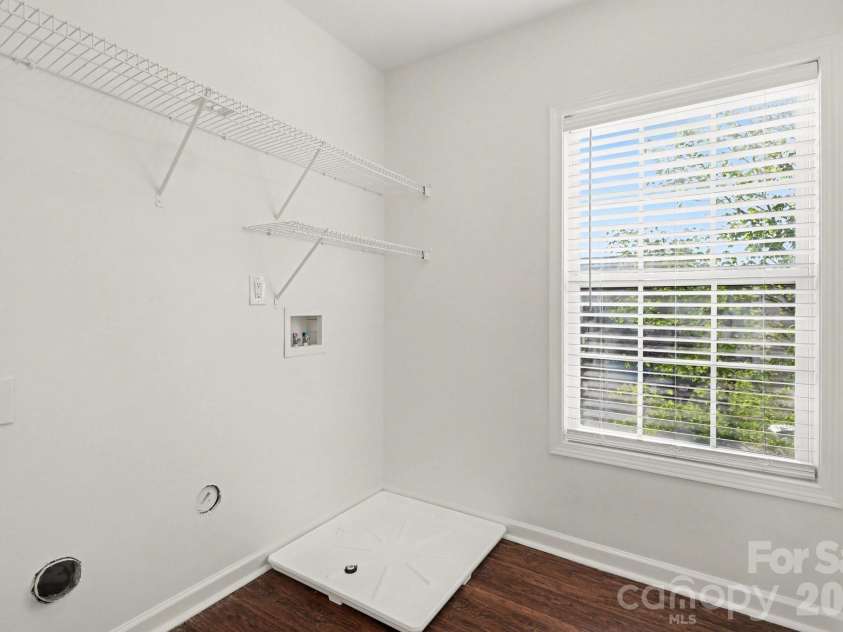 9823 Jeanette Circle, Charlotte, NC 28213.  MLS# CAR4369600, YatesRealty ID 18928. 