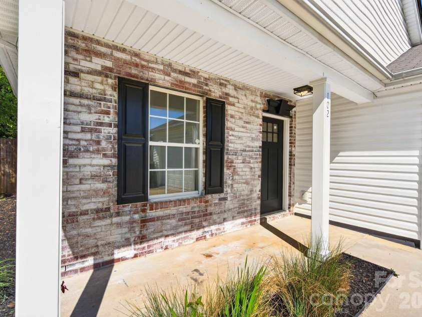102 Daventry Place, Mooresville, NC 28117.  MLS# CAR4370988, YatesRealty ID 18929. 