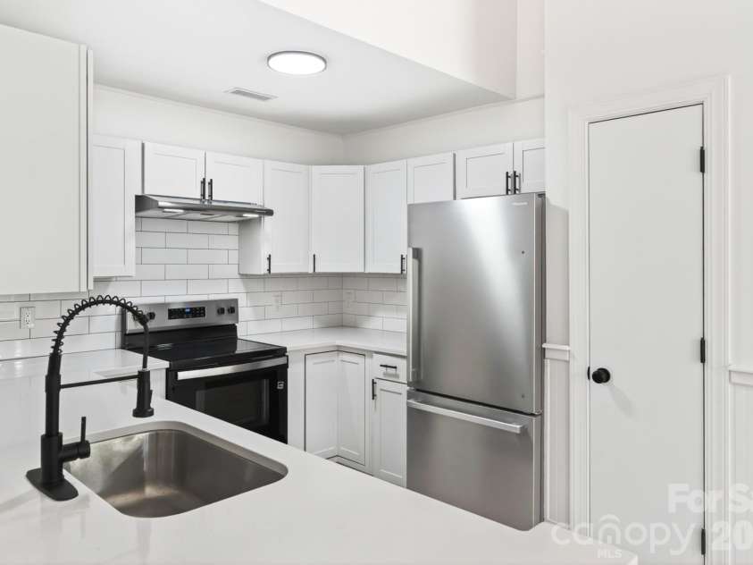 102 Daventry Place, Mooresville, NC 28117.  MLS# CAR4370988, YatesRealty ID 18929. 