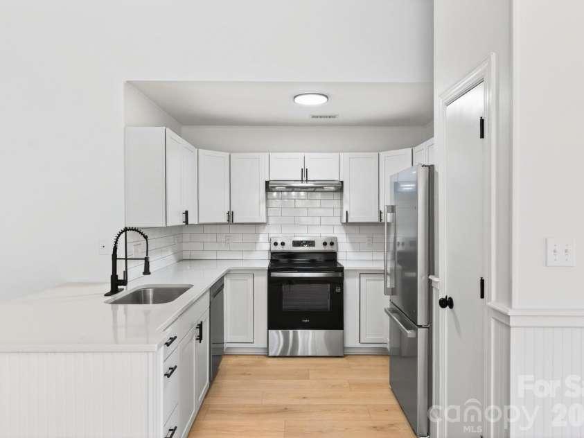102 Daventry Place, Mooresville, NC 28117.  MLS# CAR4370988, YatesRealty ID 18929. 