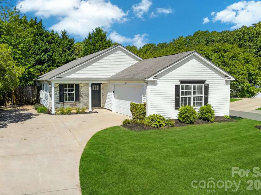 102 Daventry Place, Mooresville, NC 28117.  MLS# CAR4370988, YatesRealty ID 18929. 