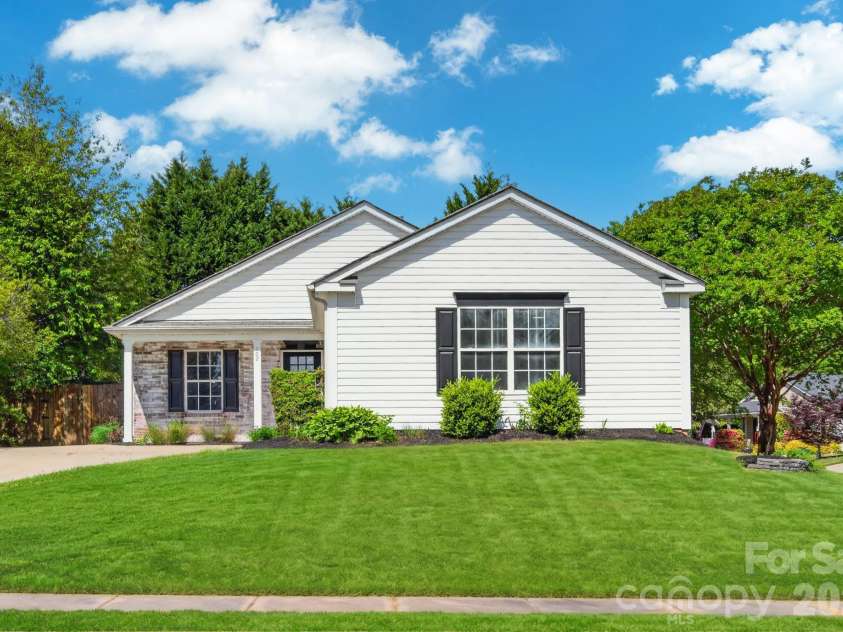 102 Daventry Place, Mooresville, NC 28117.  MLS# CAR4370988, YatesRealty ID 18929. 
