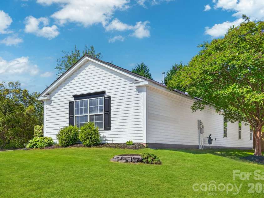 102 Daventry Place, Mooresville, NC 28117.  MLS# CAR4370988, YatesRealty ID 18929. 