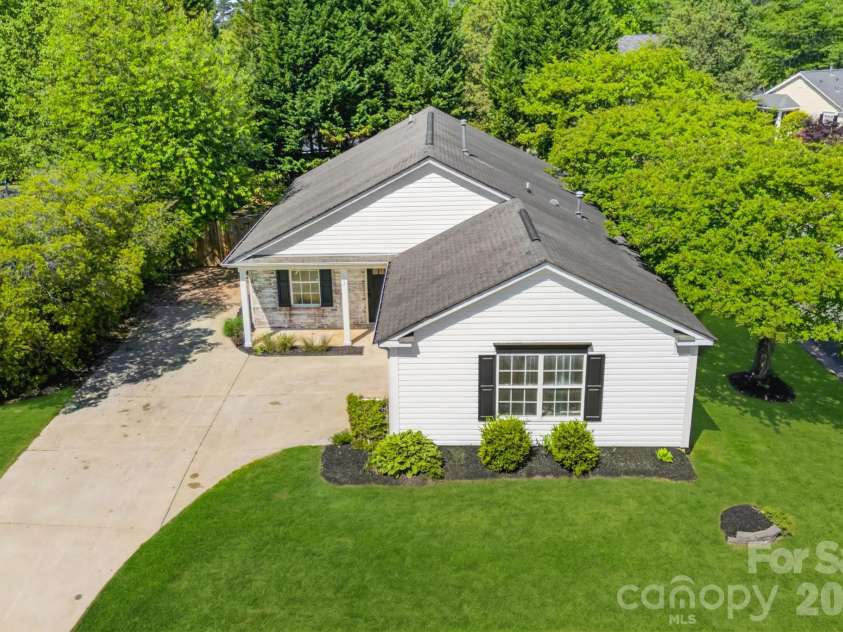 102 Daventry Place, Mooresville, NC 28117.  MLS# CAR4370988, YatesRealty ID 18929. 