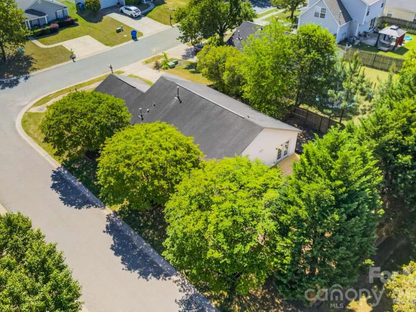 102 Daventry Place, Mooresville, NC 28117.  MLS# CAR4370988, YatesRealty ID 18929. 